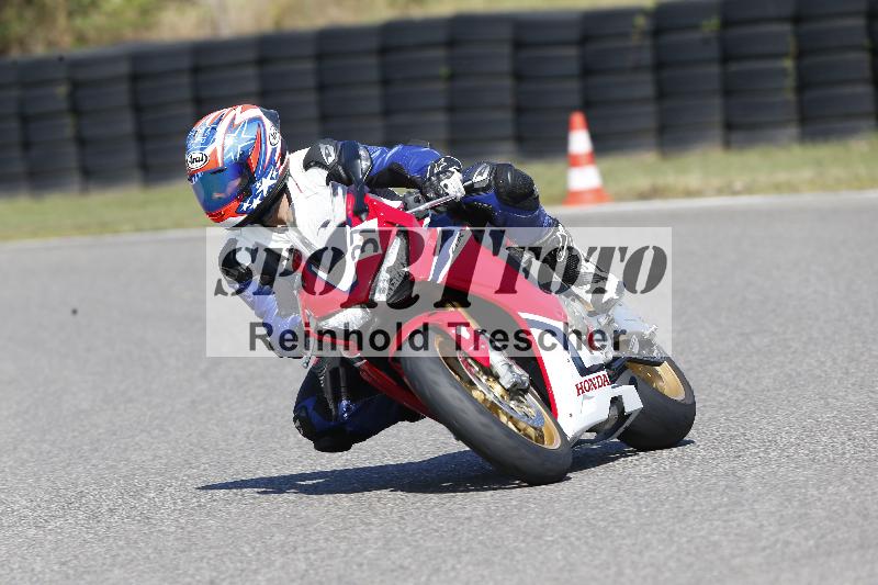 Archiv-2025/49 26.08.2025 Cornu Master School ADR/rot-rouge/37